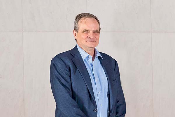 <p>Simon Johnson, Nobel de Economía 2024: “La IA en las manos equivocadas podría convertirse en una automatización excesiva, eliminando millones de puestos de trabajo”</p>