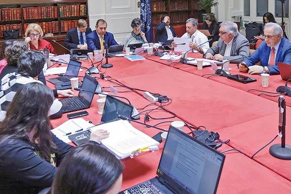 <p>Cinco expertos son fichados para entregar propuestas para reemplazar las Coeva</p>