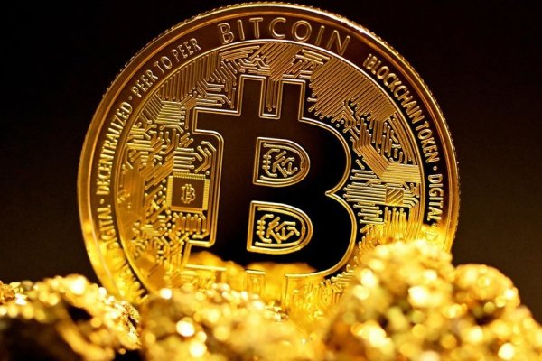 Bitcoin se acerca a US$ 70 mil y especuladores vuelven a poner la vista en máximos históricos