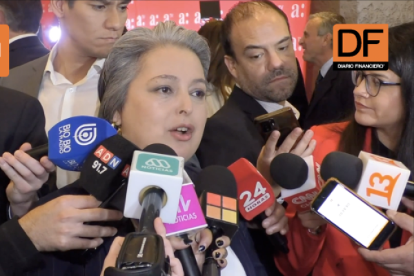 <p>Ahora en DF | Ministra Jara sobre autopréstamo de fondos AFP: “Es una discusión que está fuera del debate parlamentario”</p>