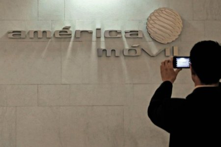 América Móvil consolidará ClaroVTR como parte de sus operaciones en noviembre: Es "lo único que hay que hacer"