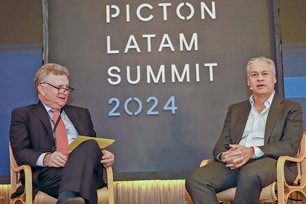 <p>El presidente de Consorcio, Patricio Parodi y el socio de Ares, Kipp deVeer. Foto: Julio Castro</p>