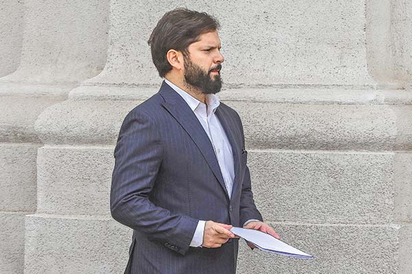 Boric critica que "acusaciones constitucionales con argucias procedimentales" minen independencia del Poder Judicial