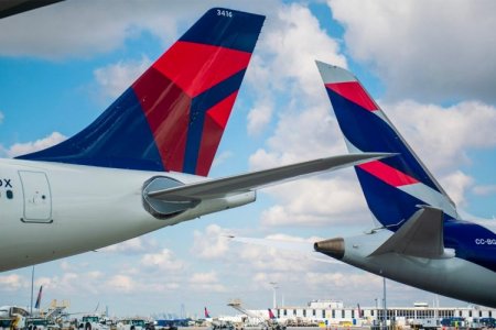 Delta y Latam reportan crecimiento del 31% en su oferta de asientos en Chile, a dos años del joint venture