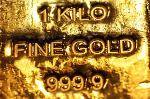 Oro toca nuevos máximos históricos por datos de EEUU, apuestas electorales y temores geopolíticos
