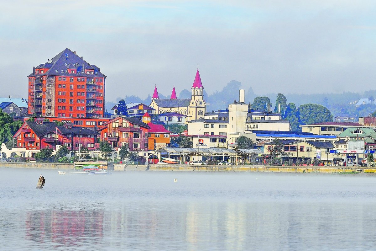 <p>El silencioso retorno de santiaguinos desde Puerto Varas</p>