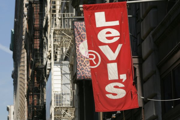 <p>Levi's se despide de sus famosos “Dockers”: en seis meses espera tener comprador para la tradicional marca de pantalones</p>