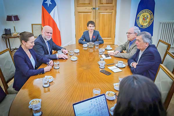<p>En el comité ampliado se conversaron las lecciones de cómo se enfrentó el caso. Foto: Segpres</p>