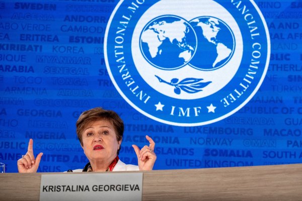 Directora gerente del FMI dice que el alza de los precios llegó para quedarse