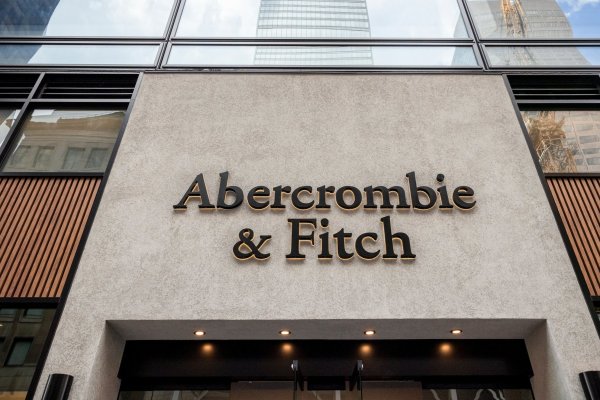 ExCEO de la cadena de retail Abercrombie & Fitch es arrestado por su participación en una red de tráfico sexual