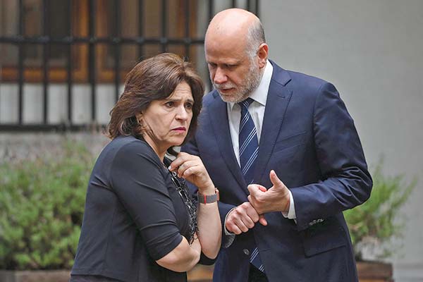 <p>Elizalde y Uriarte integran el PS, partido que suspendió la militancia de Monsalve. Foto: Agencia Uno</p>