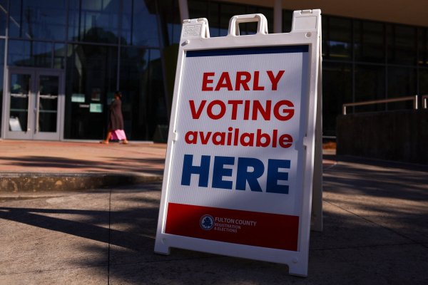 Más de 23 millones de personas ya votaron en forma anticipada en EEUU, mientras Harris y Trump recorren estados en disputa