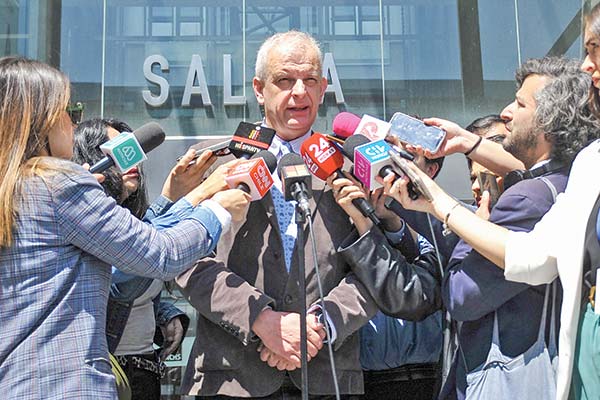 <p>El fiscal Xavier Armendáriz defendió el secreto de las diligencias en curso. Fotos: Agencia Uno</p>