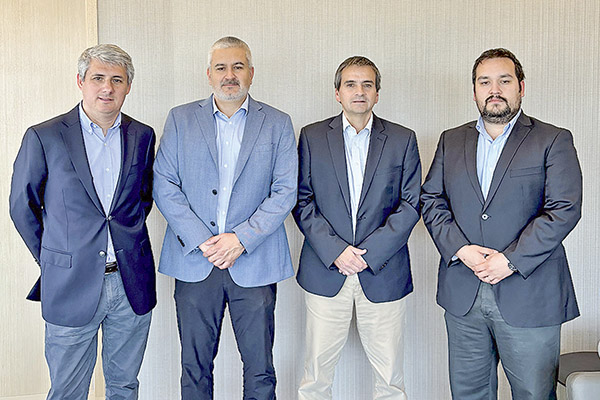 Mauricio Bravo, subgerente de suscripción; Michel Delgado, gerente comercial; Rodrigo Heredia, gerente general, y Claudio Arriagada, jefe de suscripción de property e ingeniería, todos de Bci Seguros.