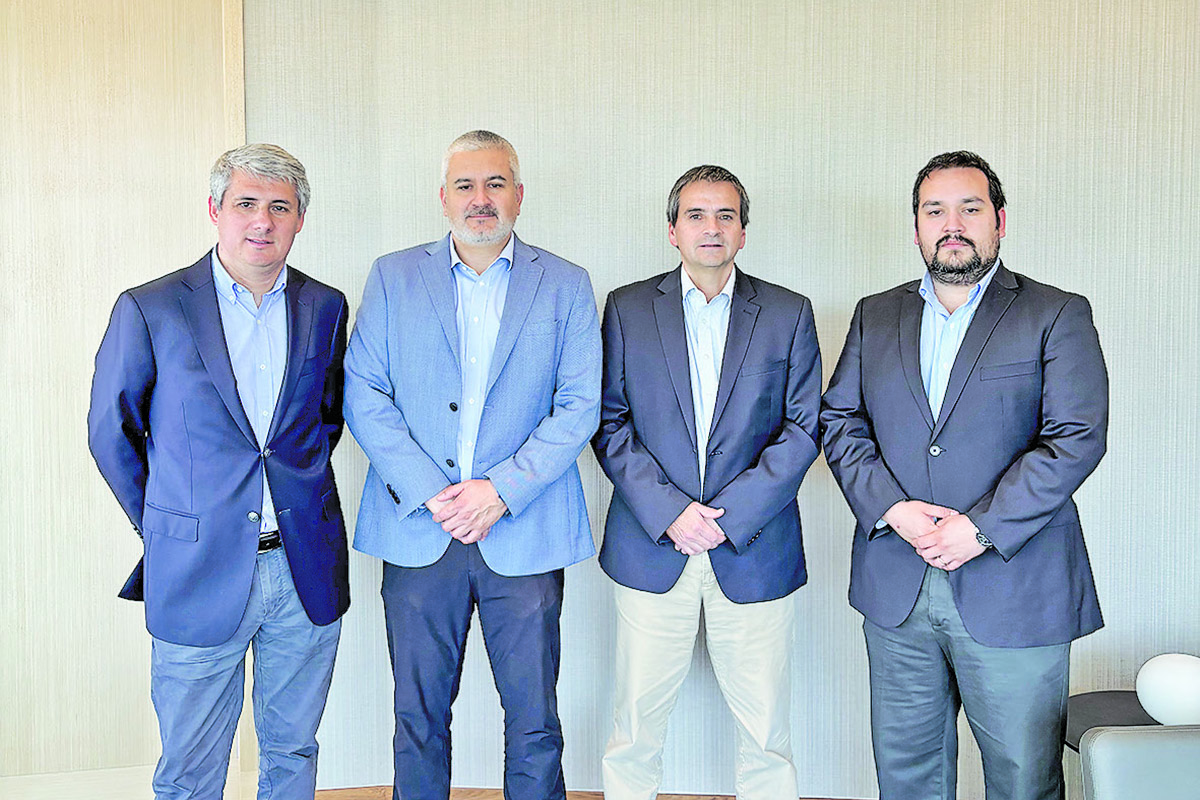 <p>Mauricio Bravo, subgerente de suscripción; Michel Delgado, gerente comercial; Rodrigo Heredia, gerente general, y Claudio Arriagada, jefe de suscripción de property e ingeniería, todos de Bci Seguros.</p>
