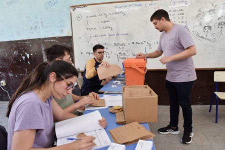 Uruguay va a segunda vuelta y rechaza la reforma de pensiones