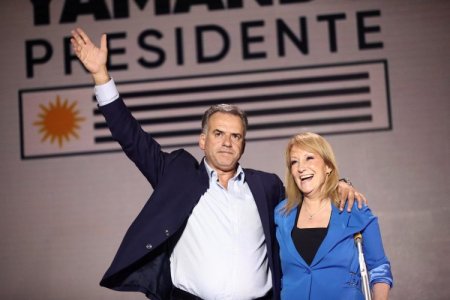 ¿Quién es Yamandú Orsi, el recién electo Presidente de Uruguay que promete una "izquierda moderna"?