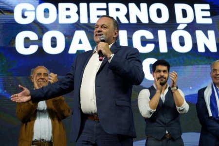 Segunda vuelta en Uruguay: el Frente Amplio tuvo una victoria agridulce y el oficialismo busca derrotarlo unido