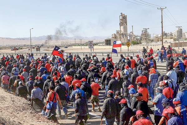 Sindicato de Escondida acusa a BHP de "despidos antisindicales" por desvinculación de más de 20 trabajadores