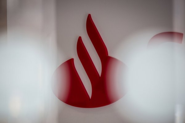 <p>Grupo español Banco Santander aumenta su beneficio neto a septiembre gracias a la solidez de su negocio minorista</p>
