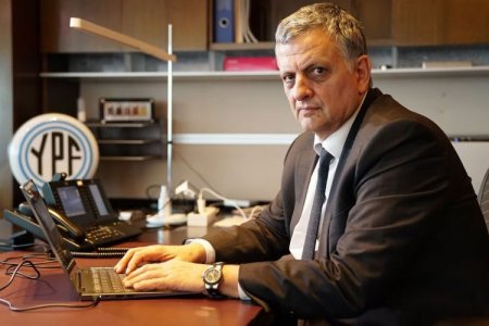 Presidente de YPF confirmó que pondrán a la venta Metrogas impulsada por la baja del riesgo país