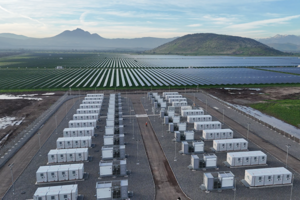 Enel inicia operación comercial de su primer sistema de almacenamiento en la RM: permitirá dar electricidad a 75 mil hogares