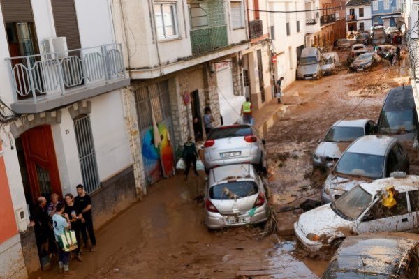 <p>Los muertos por las inundaciones en España suben a 155: lluvias que cayeron equivalen a un año en algunas zonas</p>