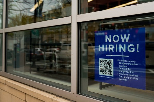 <p>Crecimiento del empleo en EEUU cae en octubre y fortalece opción de baja de tasas</p>
