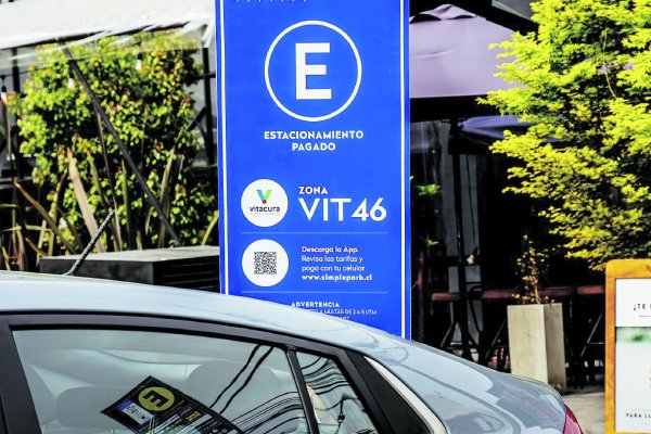 Municipio de Vitacura escala conflicto con dueños de estacionamientos concesionados y apunta a un “abuso de operadores”