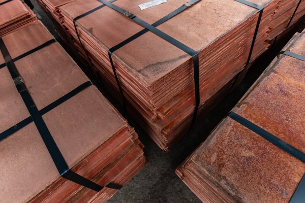 Cobre extiende sus alzas ante señales de que la economía china está en modo de recuperación