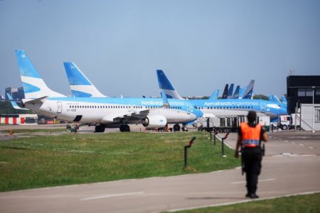 Gobierno de Milei da ultimátum a los gremios por Aerolíneas Argentinas: el viernes deberán presentar una propuesta o cierra la empresa