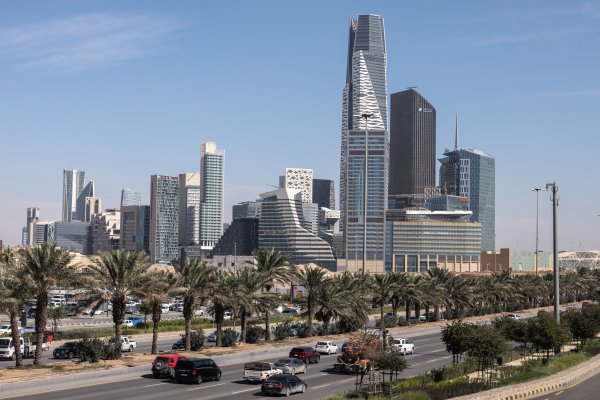 Arabia Saudita planea construir una central de inteligencia artificial de US$ 100.000 millones