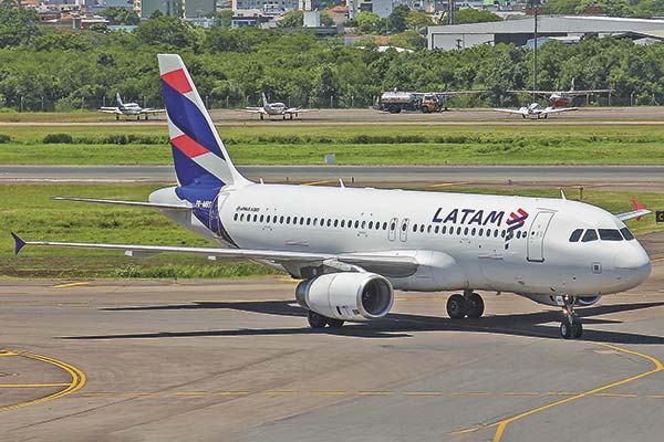 <p>Los 30 años de la alianza Santander Latam Pass: 1,7 millones de pasajes se canjean al año, equivalentes a operar 3.415 Airbus 320</p>