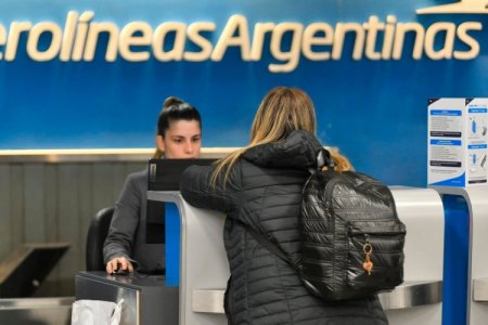 Gobierno de Milei y trabajadores de Aerolíneas Argentinas siguen sin llegar a acuerdo en negociación