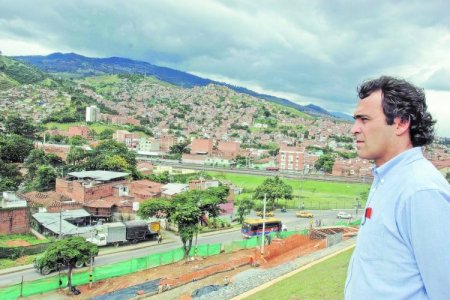 Las claves de Sergio Fajardo, el artífice de reconvertir a Medellín, para combatir la violencia en la región