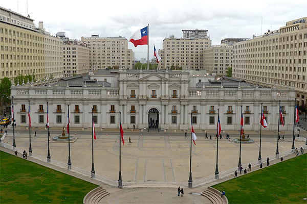 <p>Boric acepta renuncia de directora administrativa de la Presidencia Antonia Rozas tras polémica por muerte de gásfiter</p>