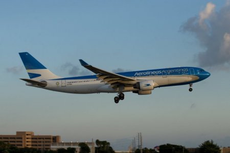 Humo blanco: Gobierno argentino alcanza acuerdo de salarios y convenios con los gremios de las aerolíneas