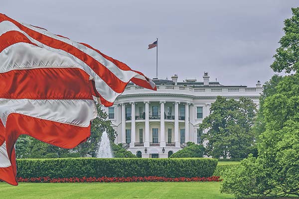 Menos impuestos y más aranceles: los cambios tributarios de Trump en la mira de los chilenos