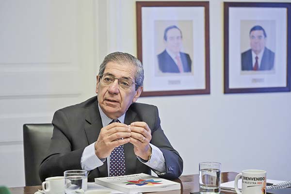 <p>Fernando Alvear, gerente general de la CPC, dejará su rol tras 14 años en la entidad. Foto: Rodolfo Jara</p>