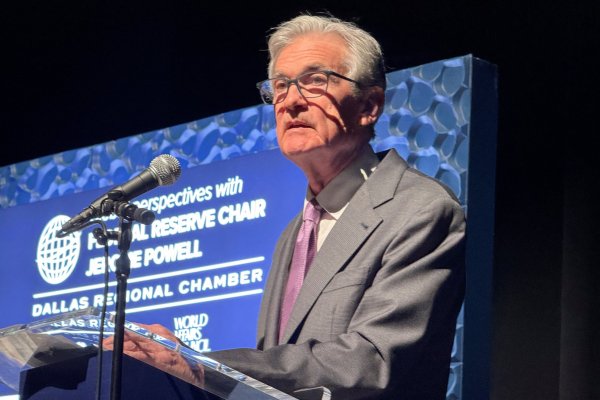 <p>Powell de la Fed dice que no hay necesidad de apresurar recortes de tasas dada la fortaleza de la economía en EEUU</p>