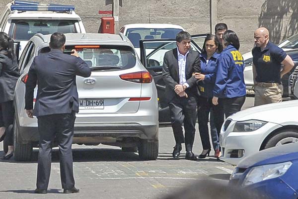<p>Hasta Viña del Mar llegaron funcionarios de la PDI para detener a la exautoridad. Foto: Agencia Uno</p>