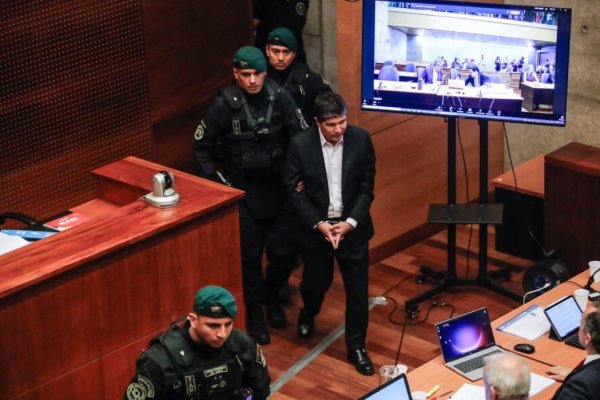 <p>Caso Monsalve: tribunal resuelve continuar el martes formalización del exsubsecretario, quien permanecerá detenido en unidad policial</p>