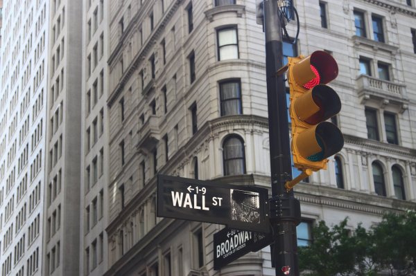 Wall Street termina la semana en rojo por la incertidumbre sobre el curso de la inflación en EEUU