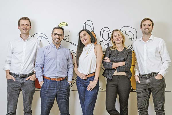 <p>Nicolás Méndez de Buydepa, junto a Marcelo Poblete, Soledad Ovando y Ana Bocic de BancoEstado y Agustín Ruiz-Tagle de Buydepa.</p>
