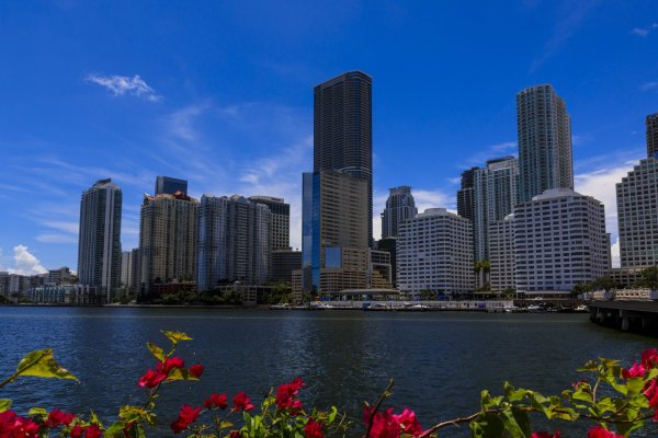 Magnate inmobiliario de Miami apuesta que el lujo se expandirá por la costa de Florida