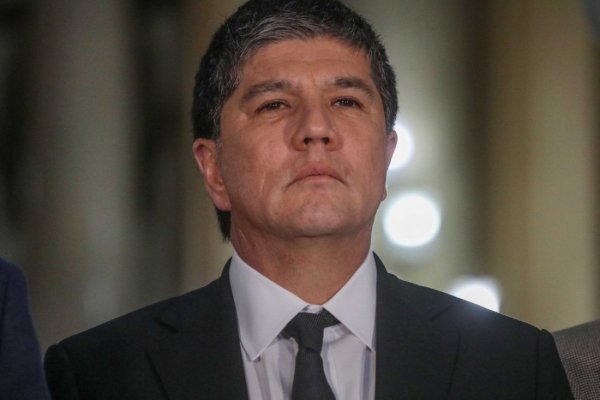 <p>Caso Monsalve: Sauerbaum denuncia "pacto de silencio" y pide la salida del jefe de asesores Crispi</p>