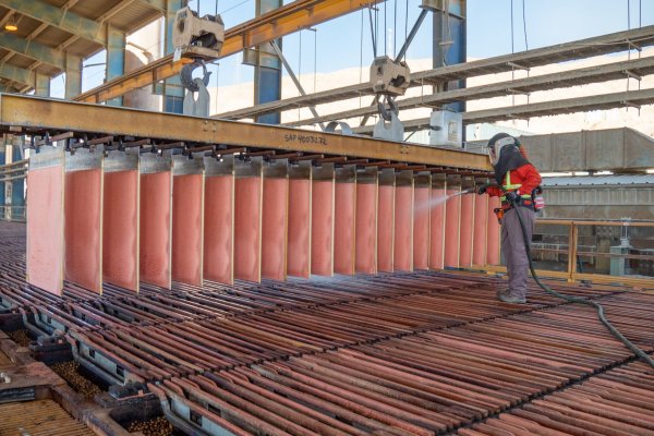 Costos de grandes mineras de cobre en Chile caen casi 5% en primer semestre, pero se mantienen sobre valores 2015-2022