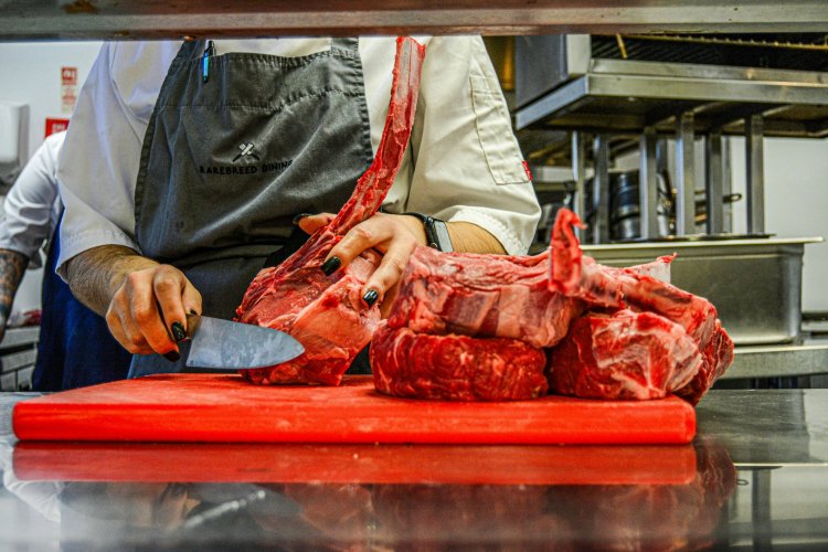 Carrefour anunció que no venderá carne del Mercosur y genera rechazo en productores del bloque