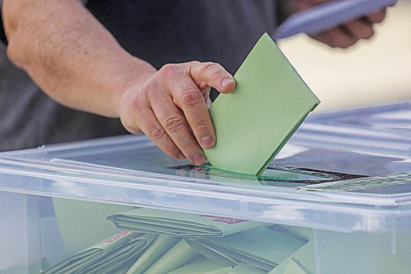 <p>Los consejos regionales que recibirán a las nuevas autoridades: prima la derecha y hombres entre 35 y 54 años</p>