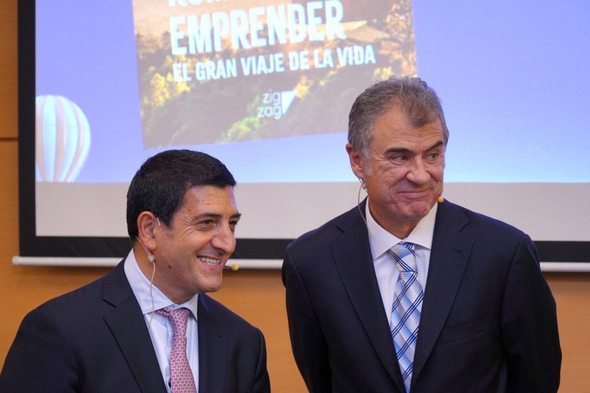 <p>Roberto Angelini y Luis Enrique Yarur prologan el nuevo libro de Daniel Daccarett y Leonardo Ljubetic</p>